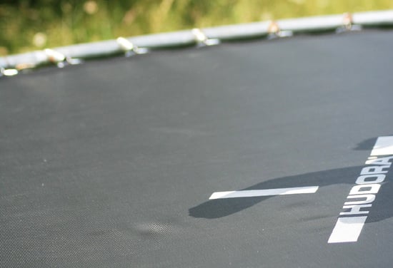 The jumping mat has cracks, holes, or other signs of damage - Akrobat