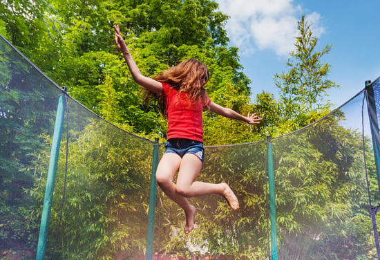 Jumping etiquette and safety tips for children on a trampoline - Akrobat