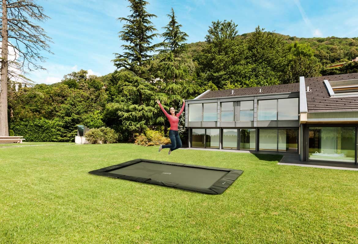 What-are-the-best-sports-trampolines-PIC01-Akrobat-Primus-Flat-14x10-ft